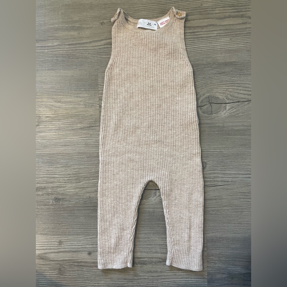 Zara Beige Ribbed Baby Romper and sweatshirt bundle